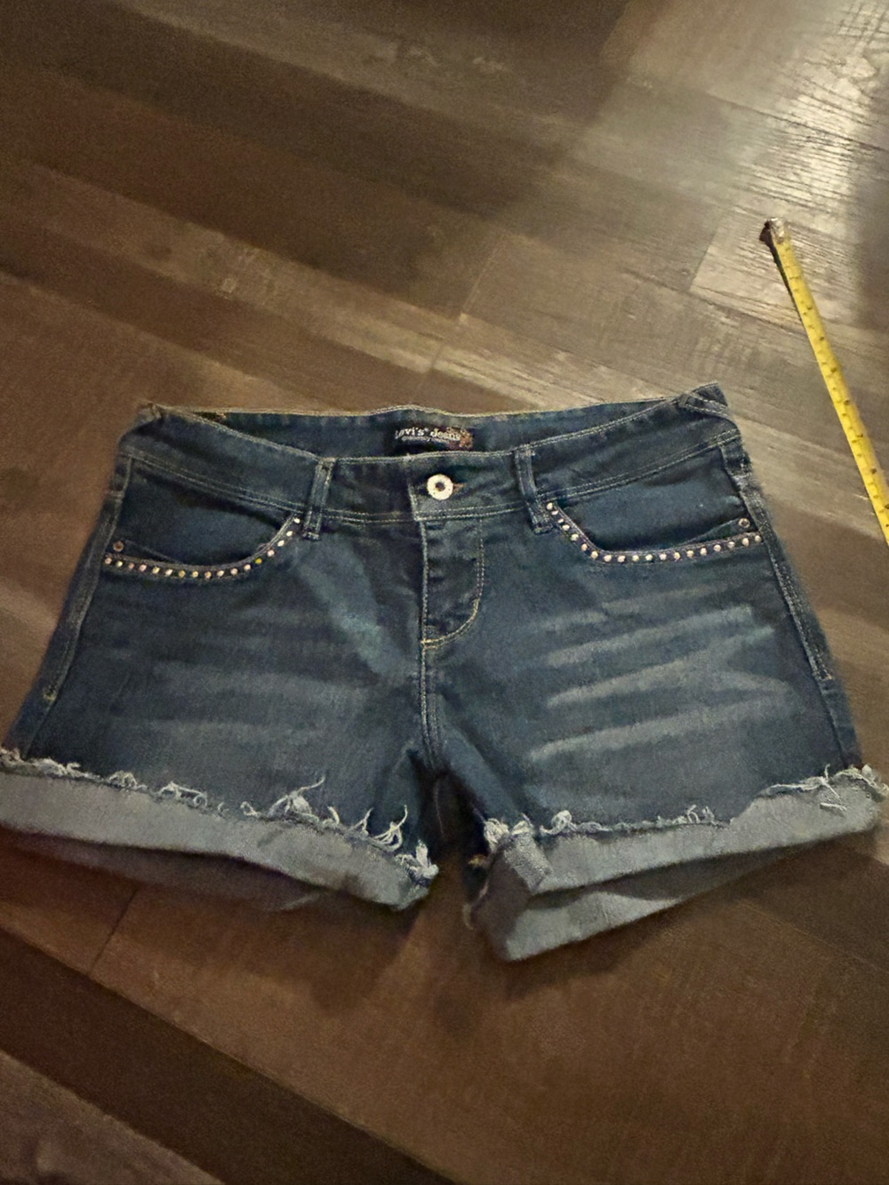 Levi’s Low Rise Genuinely Crafted Women’s Shorts Size 9